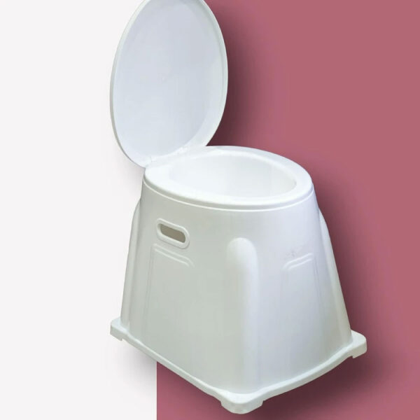 Medicated High Commode with black bucket Material: Polypropylene Maximum load capacity: 120 kg Durable product Color: White (As given picture). Its adjustable with low commode.